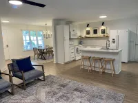 Fully Remodeled Home w/Fenced Private Backyard - Homestays