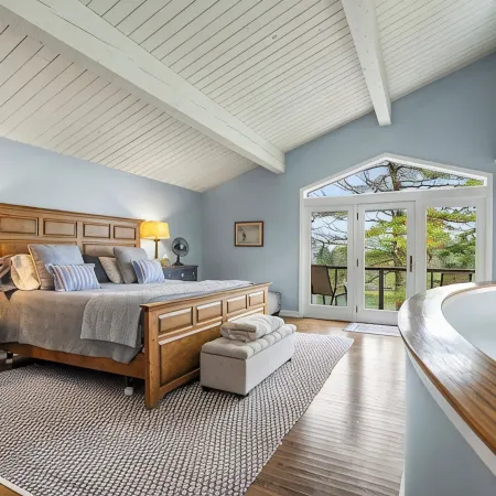 Morningside. Waterfront, Newly Renovated, Dock and Float, Pet Friendly!