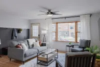 Comfortable 4 bedroom - 1 block from NDSU & minutes to Downtown Fargo! - บังกะโล