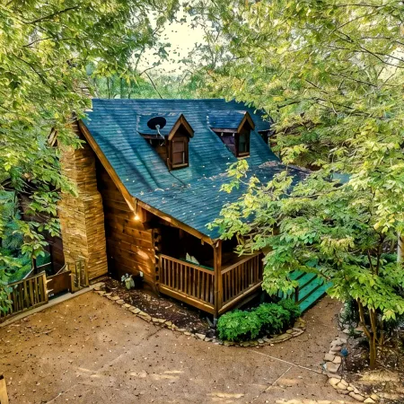 ​Secluded 4Br Cabin w/ Hot Tub & Games and Huge Decks!!