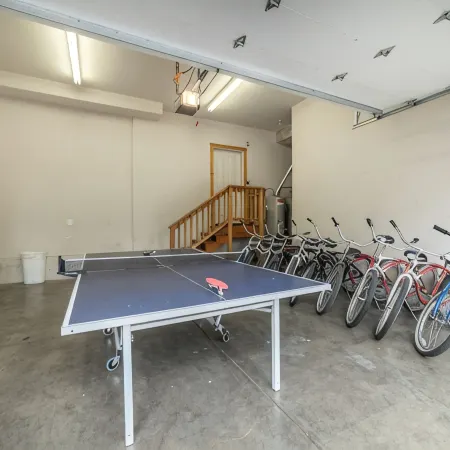 Luxury 7 Br Home / Sleeps 20 / Hot Tub / Sharc Passes / AC / Bikes / Wi Fi