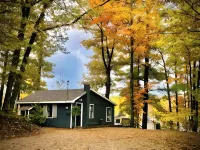Lakefront Cabin - Hot Tub, Kayaks, Canoe, Pedal Boat, Fishing Dock- Pet Friendly - Chalets