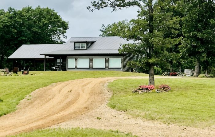 Spacious house with amazing mountain views in the Potato Hills