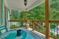 Bright & Cheery Bungalow - Mins to Downtwn Fort Mill - Wifi