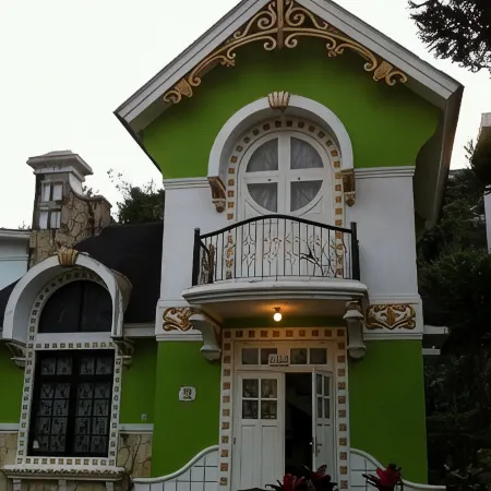 Villa Kota Bunga Widuri Hotels in Pacet