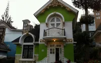 Villa Kota Bunga Widuri - Villas