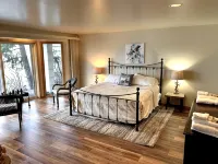 +Luxury Lakefront for 12+ Private Beach & Dock, GameRoom, Indoor Koi Pond! - Jacuzzi