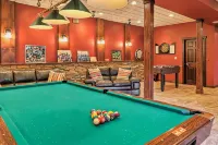 NEW! FOLEY'S LOG CABIN with Hot Tub - 샬레 호텔