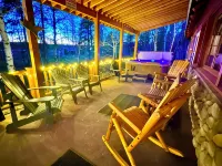 Comfortable Cabin, 33 Miles to Ynp. WiFi, Fire Pit, Hot Tub, Pickleball Court. - Hytter