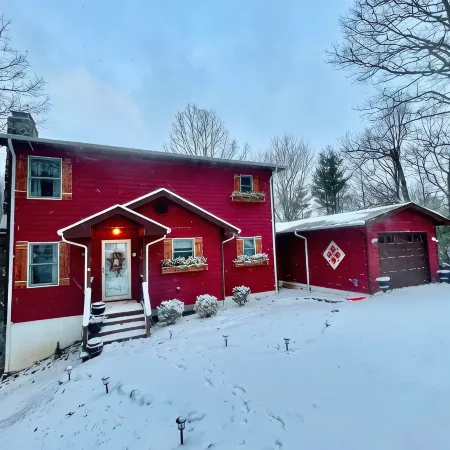 Cozy Mountain Cabin - Sunsets, River Float, Game Room, Pets+