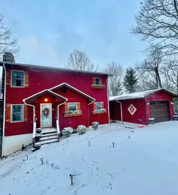Cozy Mountain Cabin - Sunsets, River Float, Game Room, Pets+ - Chalets