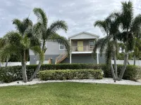 Coastal Cottage w/ Pickleball and Outdoor Oasis 2 mi to Beach - balcony