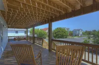 Family Fun House! Private Pool, Putting Green, Walk to Beach, Hot Tub, Game Room - 홈스테이