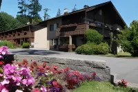 Ramada by Wyndham Campbell River - Pool