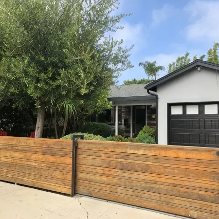 Ideal location, Minutes to Beach & Abbott Kinney, lots of parking