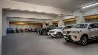 Yashshree Sanderling Mall Road - parking
