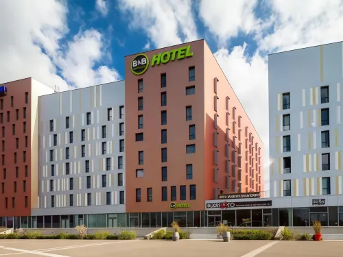B&B Hotel Lille Grand Stade Hôtels à : Sainghin-en-Mélantois