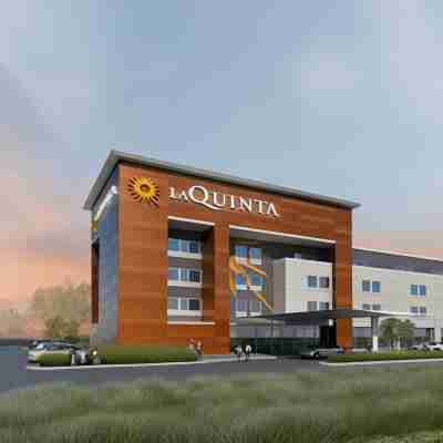 La Quinta Inn & Suites by Wyndham Owasso Hotel Exterior