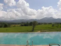 Mari Pai Resort Hotels near The Land Split