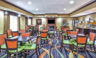 Holiday Inn Express & Suites Marysville