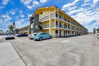 La Quinta Inn by Wyndham Costa Mesa / Newport Beach