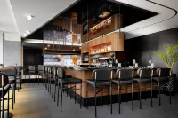 HUMANITI HOTEL MONTREAL, AUTOGRAPH COLLECTION - С баром