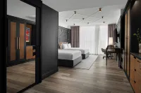 Renaissance Milwaukee West Hotel