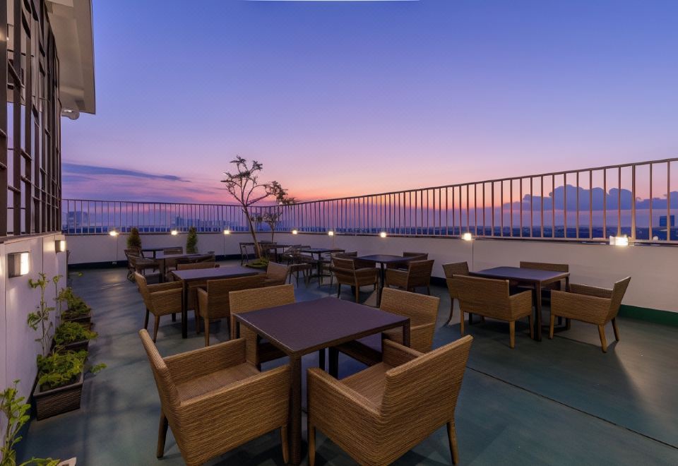 그레이트 디포네고로 호텔 수라바야