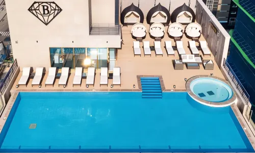 Baymond Hotel