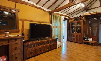 Asan Hanok Four Seasons Pension