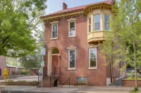 Walk to Restaurants and Shops Apt in Pennsylvania!