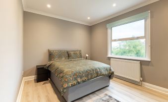 Cozy 3-Bedroom Flat in Willesden Green London