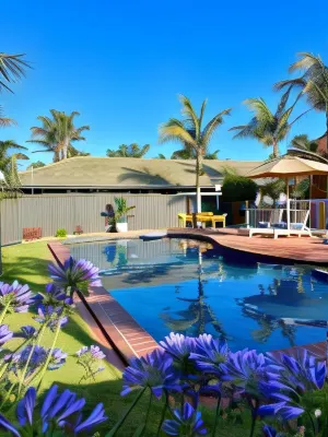 Coastal Waters Motor Inn Hotels near The Griffiths Sea Shell Museum and Marine Display