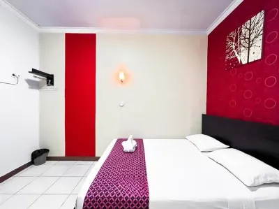 Deldhia Hotel Hotels in Duren Sawit