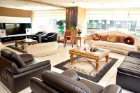 Business Grand Hotel - parking