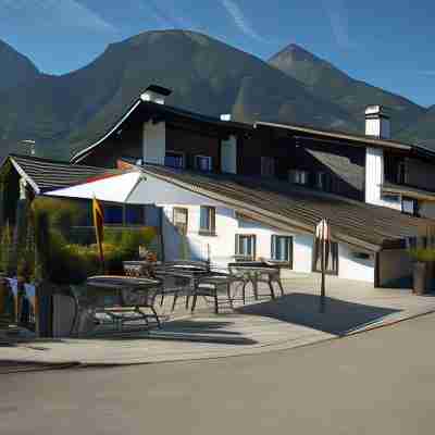 Hotel Village Hotel Exterior