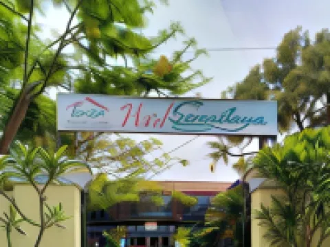 RedDoorz @ Hotel Surabaya Sumenep Hotels in Sumenep