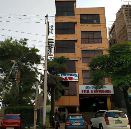 Hotel City International Отели рядом с достопримечательностью «Chitralaya Mela Maidan»