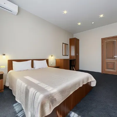 HitOtel (ХитОтель) Отели рядом с достопримечательностью «Натор-сервис»