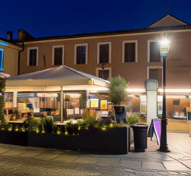 Hostal Restaurante Puerta del Alcázar Отели рядом с достопримечательностью «City Hall»