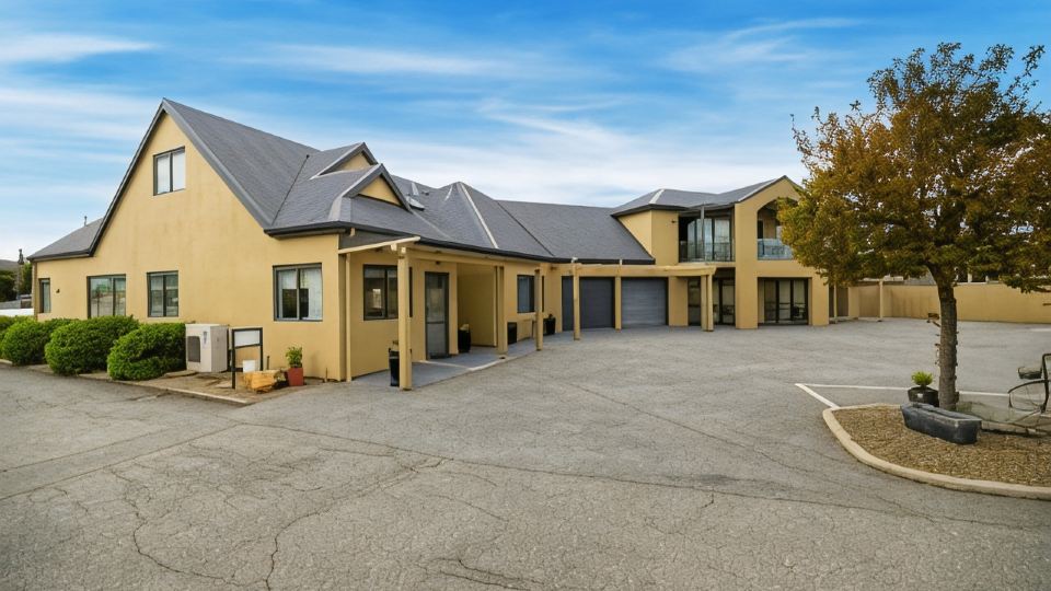 Avenue Motel