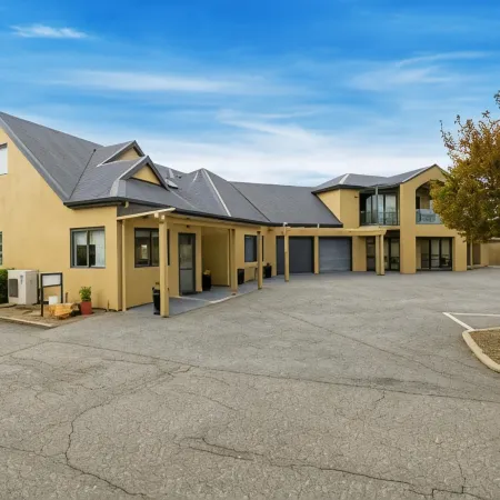 Avenue Motel