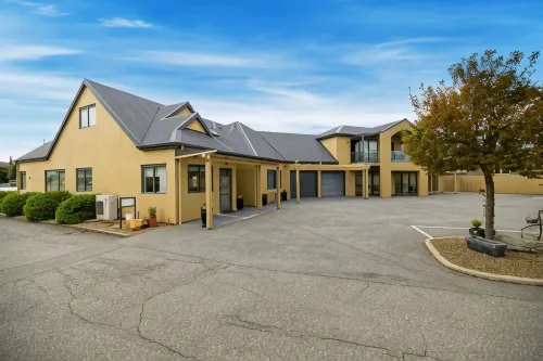 Avenue Motel Hotels in Clyde