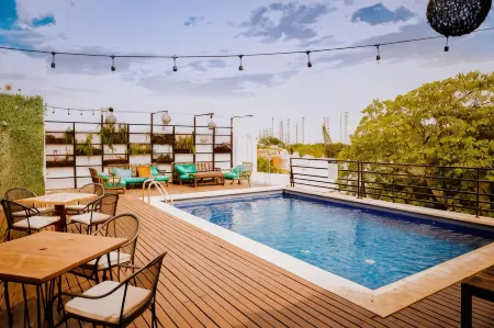 Nomads Hotel, Hostel & Rooftop Pool Cancun