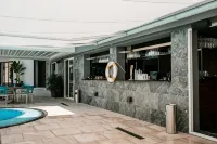 Pebbles Resort - bar