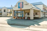 Motel 6 Visalia, CA Hotel dekat Mineral King Bowl