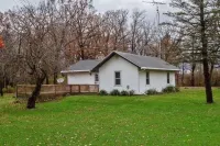 Sanctuary Woodland Guest House, located next to the conservation area!