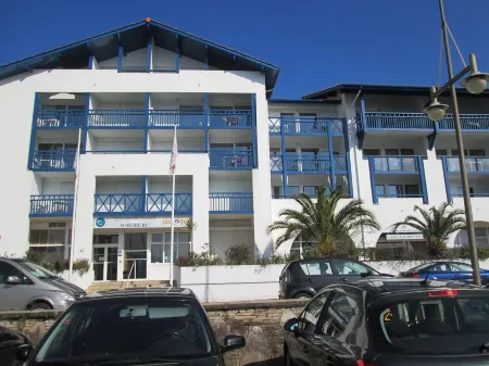 Tres Belle VUE SUR LE Port,parking Couvert,plage,piscine,wifi,climatisation