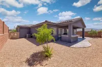 Beautiful 3-bed professionally appointed golf sport & desert recreation getaway. Hotels near Danielle's Chocolates and Popcorn