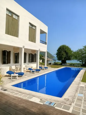 Brassiere Beach Resort Отели рядом с достопримечательностью «Tham Phraya Nakhon»